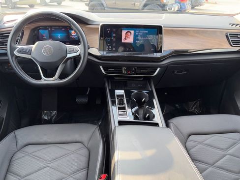 Used 2025 Volkswagen Atlas SE image 23