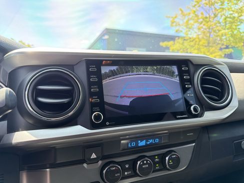 Used 2022 Toyota Tacoma SR5 w/ Technology Package RWD image 61