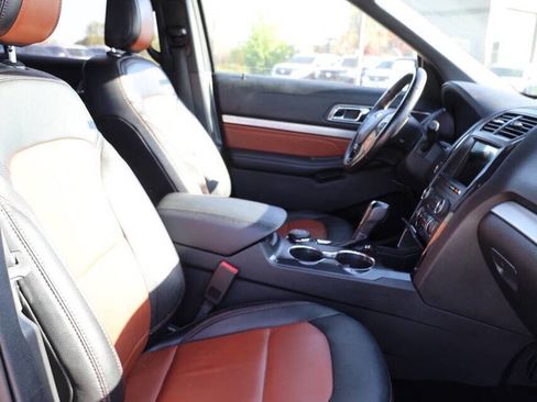 Used 2019 Ford Explorer XLT w/ Equipment Group 202A AWD/4WD image 14