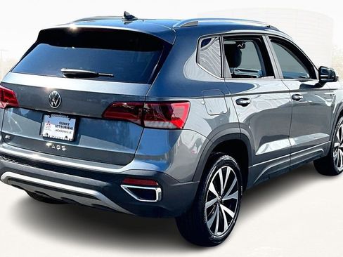 Used 2024 Volkswagen Taos SE image 6