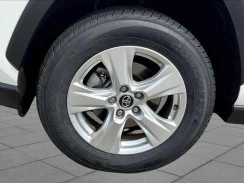 Used 2021 Toyota RAV4 XLE FWD image 11