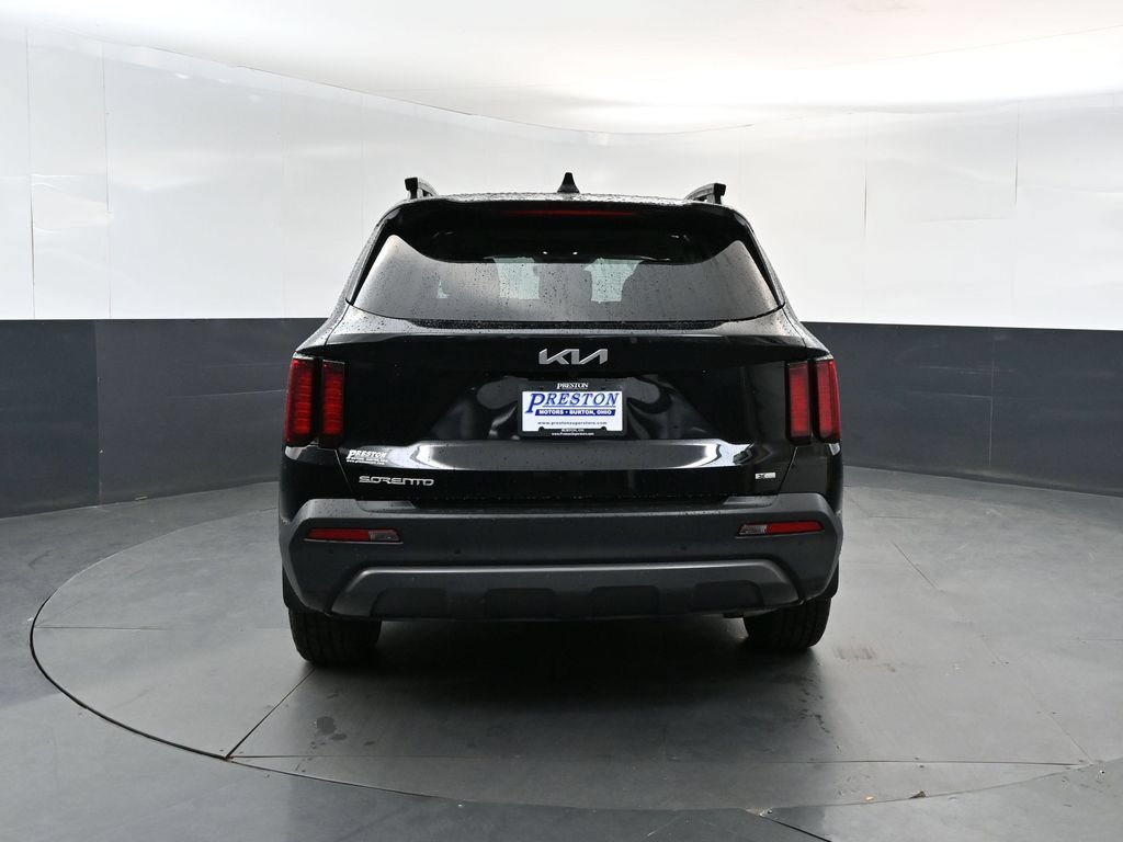 Certified 2023 Kia Sorento S w/ Panoramic Sunroof Package AWD/4WD image 4