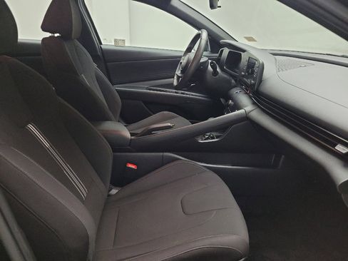 Used 2025 Hyundai Elantra Sport FWD image 21