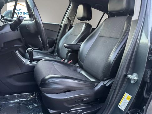 Used 2017 Chevrolet Trax LT w/ LT Convenience Package image 13