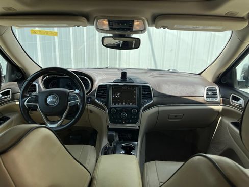 Used 2017 Jeep Grand Cherokee Overland RWD image 18