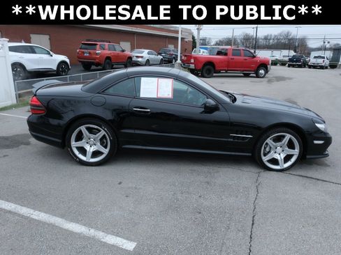 Used 2011 Mercedes-Benz SL 550 image 2