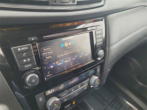 Used 2019 Nissan Rogue SV image 16