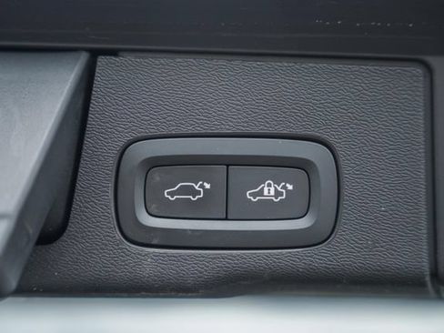 Certified 2022 Volvo XC60 B5 Inscription AWD/4WD image 11