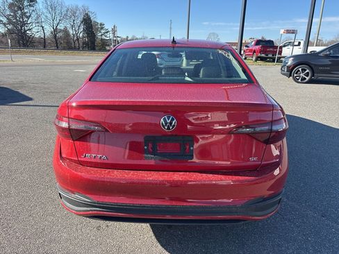 Used 2024 Volkswagen Jetta SE image 7