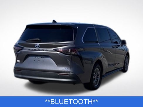 Used 2023 Toyota Sienna LE FWD image 4