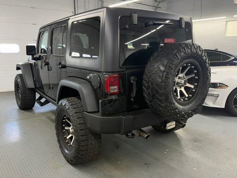 Used 2015 Jeep Wrangler Unlimited Rubicon w/ Dual Top Group AWD/4WD image 10