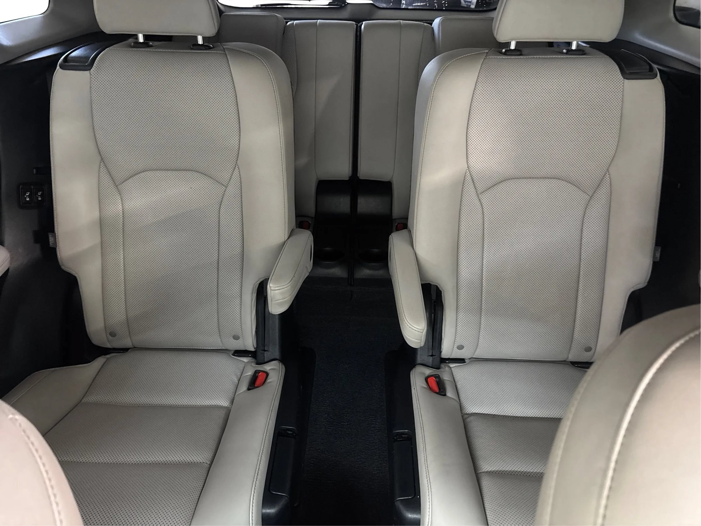 Used 2020 Lexus RX 350L Premium w/ Premium Package AWD/4WD image 20
