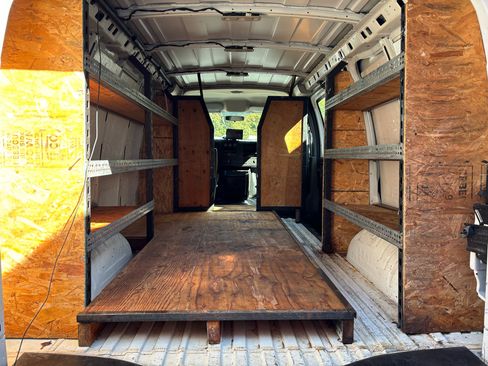 Used 2015 Chevrolet Express 3500 image 9