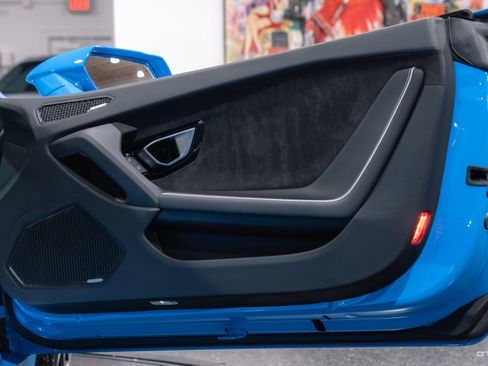 Used 2021 Lamborghini Huracan EVO RWD image 18