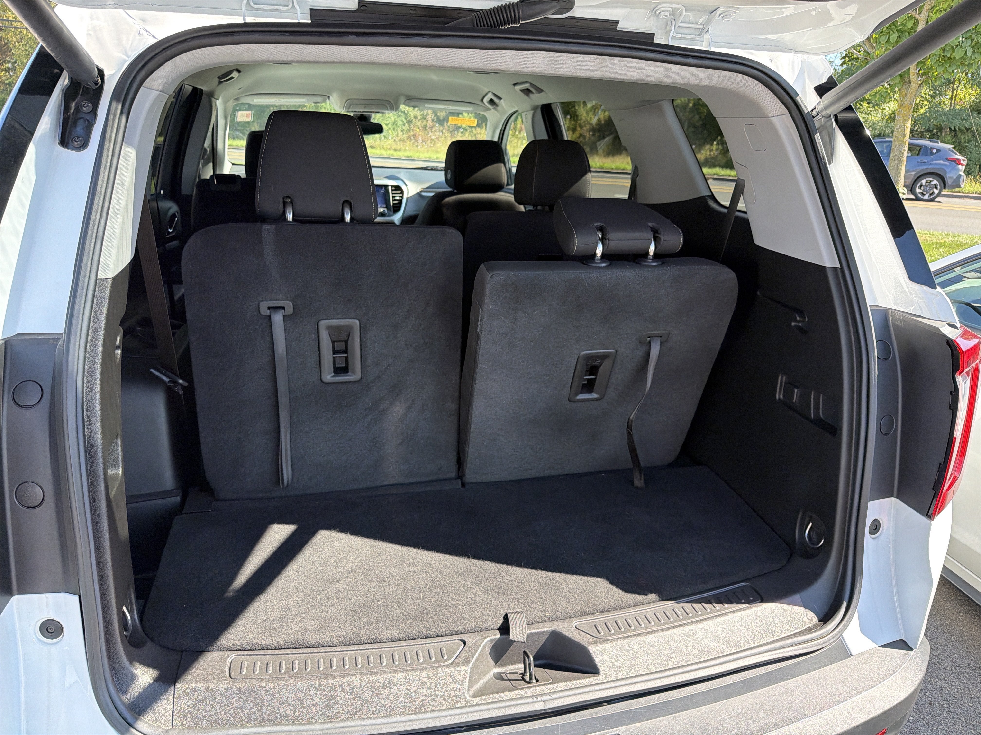 Used 2023 GMC Acadia SLE w/ Driver Convenience Package AWD/4WD image 9