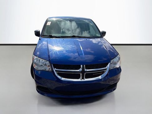 Used 2019 Dodge Grand Caravan SE w/ UConnect Hands-Free Group FWD image 2