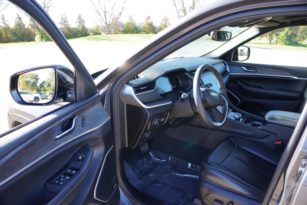 Used 2024 Jeep Grand Cherokee Limited 4xe AWD/4WD image 15