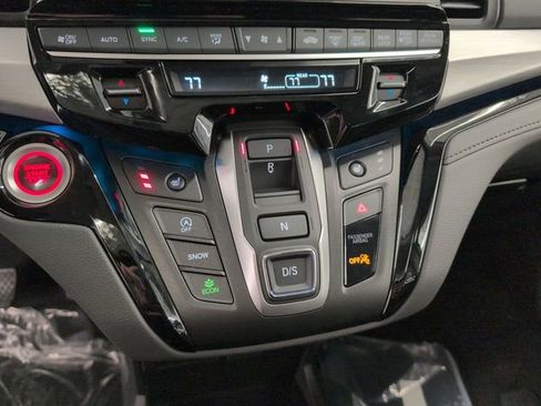 New 2026 Honda Odyssey Touring image 17