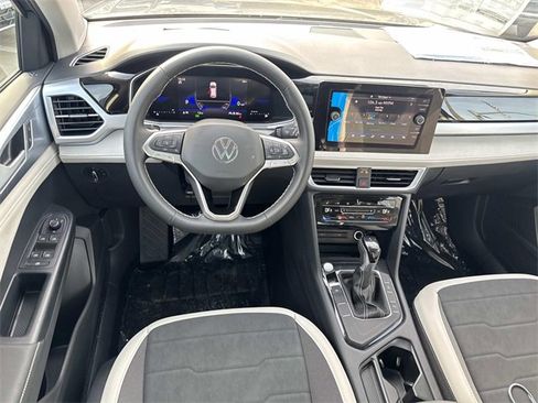 New 2025 Volkswagen Taos SE image 6