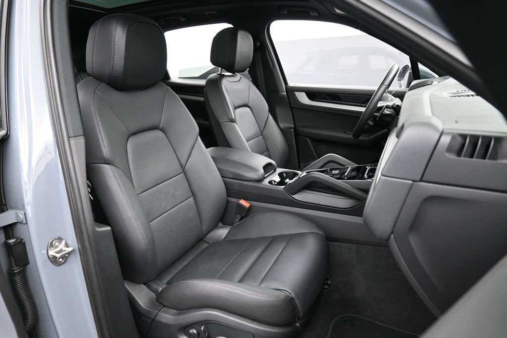 Certified 2026 Porsche Cayenne AWD/4WD image 28