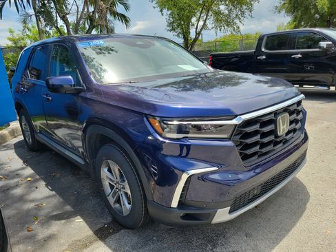 Certified 2024 Honda Pilot EX-L image 2