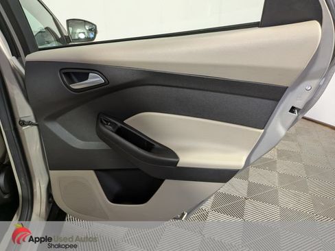 Used 2015 Ford Focus SE w/ SE Cold Weather Package FWD image 31