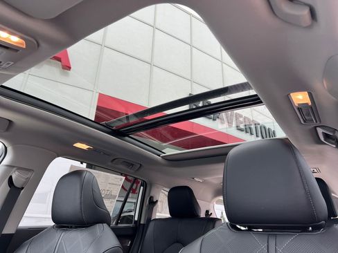 New 2026 Toyota Highlander Platinum AWD/4WD image 24