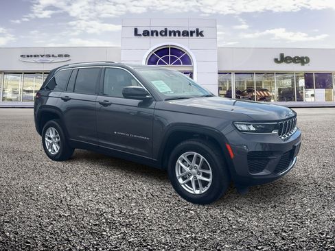 Used 2023 Jeep Grand Cherokee Laredo w/ Luxury Tech Group I AWD/4WD image 22