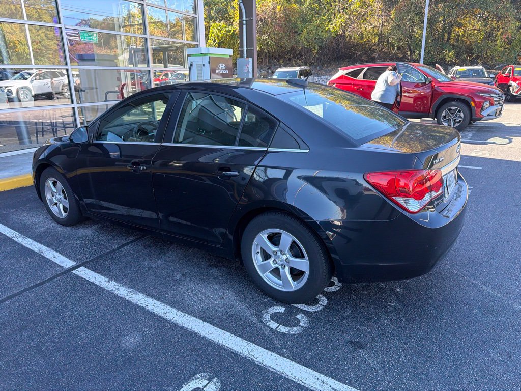 Used 2016 Chevrolet Cruze LT FWD image 2