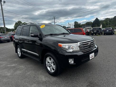 Used 2014 Toyota Land Cruiser image 3
