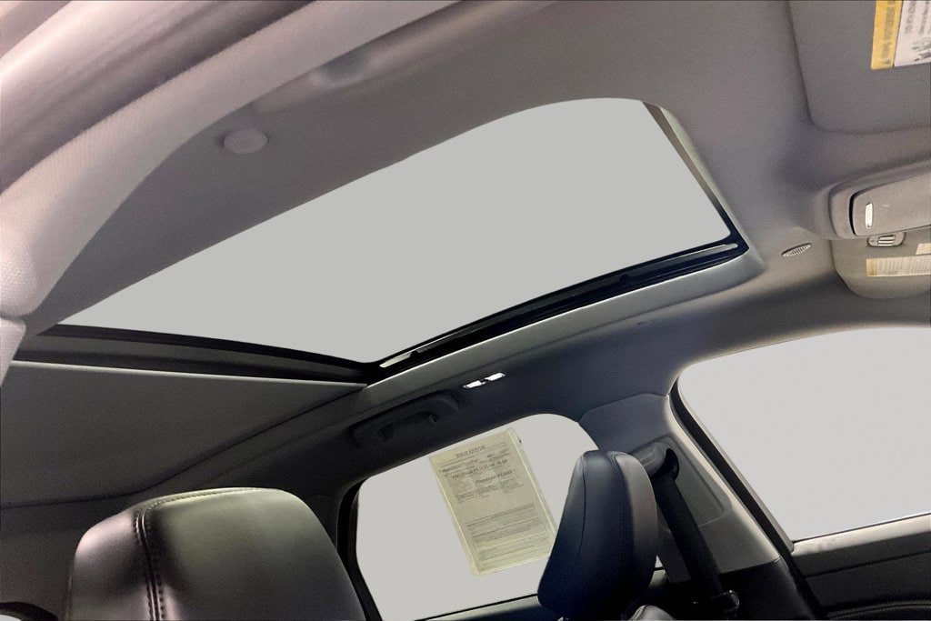 Used 2022 Lincoln Corsair AWD w/ Premium Package image 28