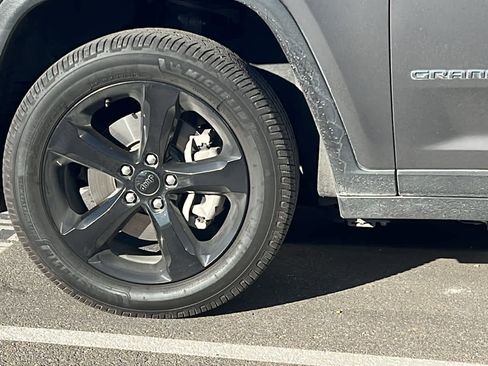 Used 2023 Jeep Grand Cherokee 4WD 4xe w/ Luxury Tech Group II image 9