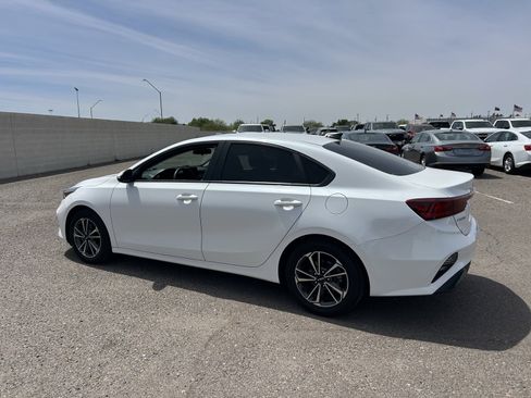 Used 2024 Kia Forte LXS FWD image 3