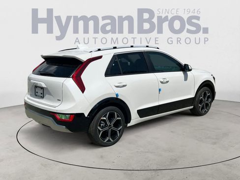New 2025 Kia Niro EX Touring image 3