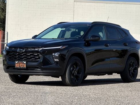 New 2026 Chevrolet Trax LT w/ Midnight Edition image 8