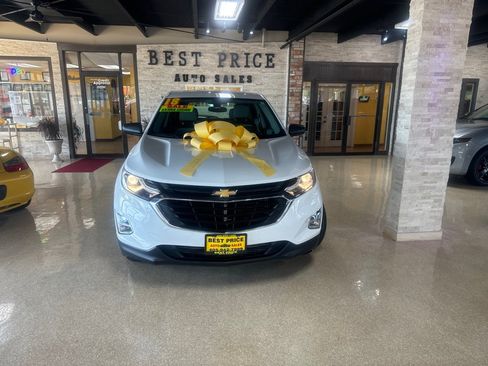 Used 2018 Chevrolet Equinox LS FWD image 2