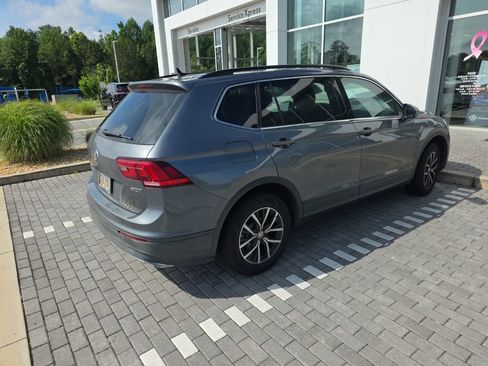 Used 2019 Volkswagen Tiguan SE w/ Panoramic Sunroof Package AWD/4WD image 6