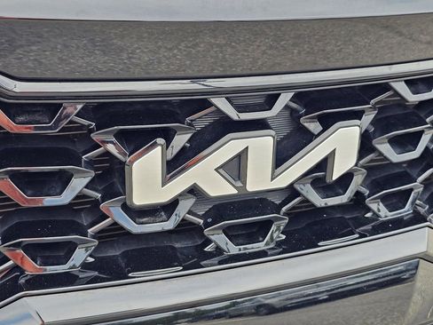 Certified 2023 Kia Sorento S w/ Panoramic Sunroof Package image 3