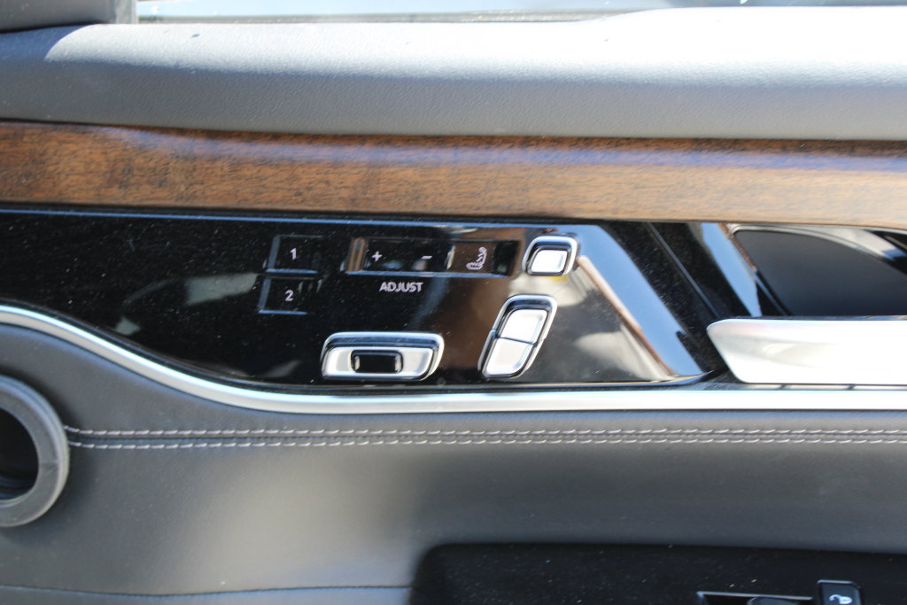 Used 2022 Jeep Grand Wagoneer Series II w/ Premium Group II AWD/4WD image 15