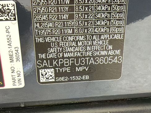 New 2026 Land Rover Range Rover Long Wheelbase SE image 18