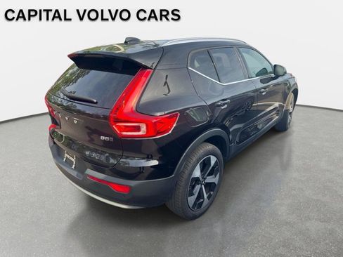 Used 2025 Volvo XC40 B5 Core AWD/4WD image 3