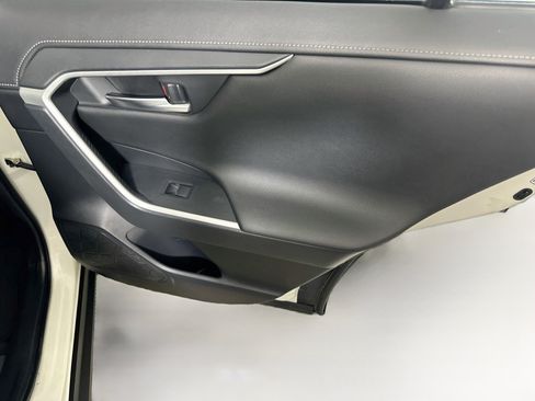 Used 2019 Toyota RAV4 Limited FWD image 30