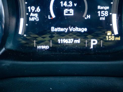 Used 2022 Jeep Wrangler Unlimited Sahara w/ Cold Weather Group image 28