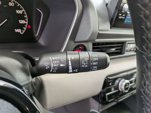 Used 2025 Honda Pilot Touring image 37