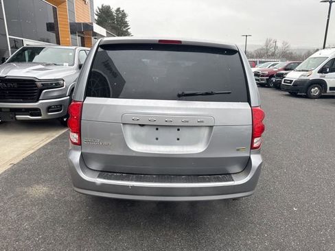 Certified 2019 Dodge Grand Caravan SE image 5