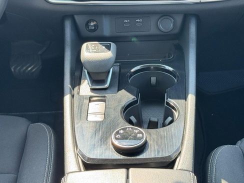 Used 2024 Nissan Rogue S AWD/4WD image 16