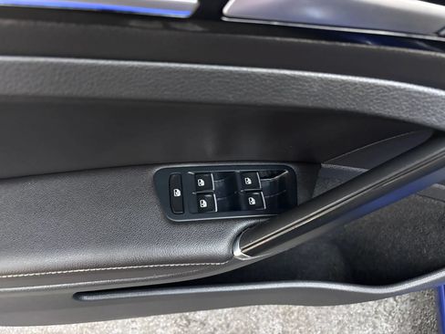 Used 2017 Volkswagen Golf 4-Door AWD/4WD image 23