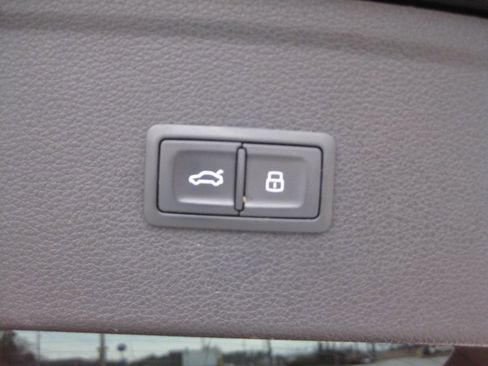 Used 2018 Audi SQ5 Prestige w/ Prestige Package image 32