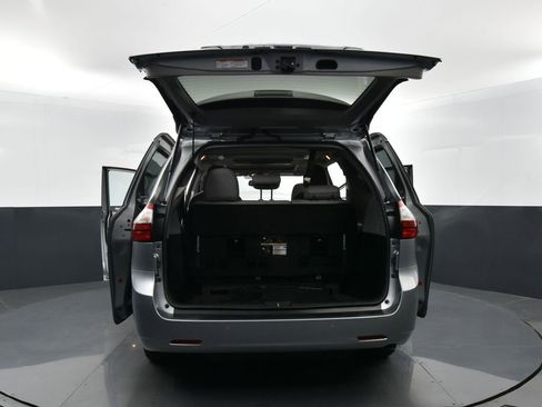 Used 2019 Toyota Sienna Limited Premium image 41