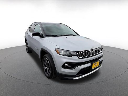 Used 2025 Jeep Compass Limited AWD/4WD image 3